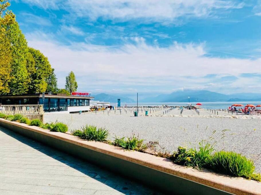 Sunshine On Garda Lake Desenzano del Garda Esterno foto